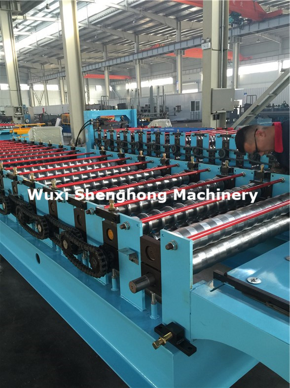 Chain Driven Automatic Cold Roll Forming Machine With Cutting Device